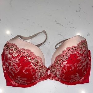 Victoria’s Secret 34 DD plunge bra for sale ❤️🤍